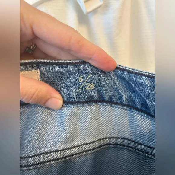 EUC Liverpool Jeans The Crop Boyfriend Embroidered Jeans size 6 / 28 - Picture 6 of 13